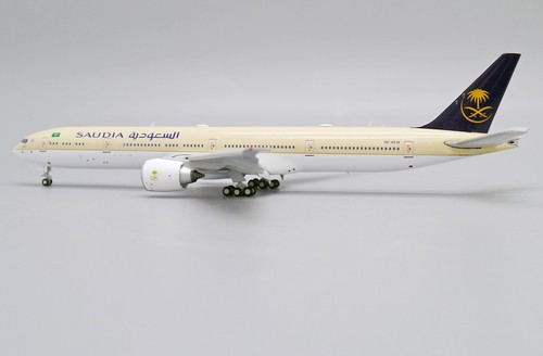 JC Wings 1:400 Saudi Arabian Airlines Boeing B777-300(ER) 'Flaps Down' HZ-AK38 - Picture 22 of 24