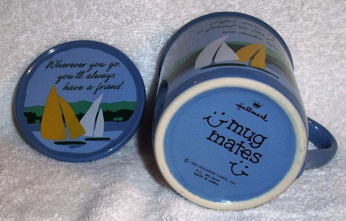 1985 PUNZE TASSE MATES FREUNDSCHAFT KAFFEETASSE BECHER + DECKEL SEGELBOOTE BERGBLAU - Bild 9 von 9