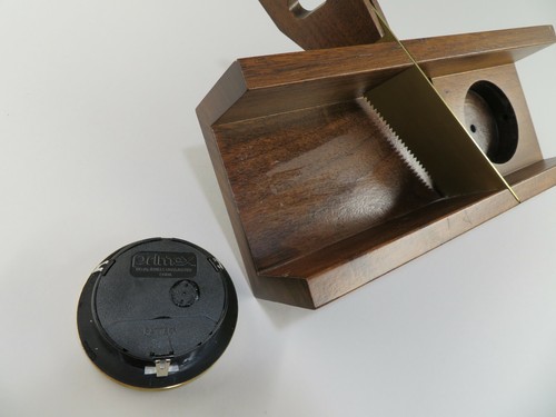 Caja de sierra de mano decorativa con inserto de reloj de cuarzo Primex - Imagen 7 de 7