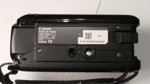 Canon VIXIA HF R600 Handheld Digital Camcorder - Picture 3 of 3