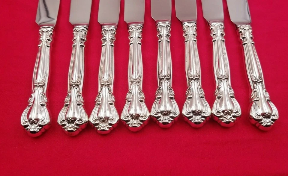 8 cuchillos para carne dentados con mango de ley Chantilly by Gorham hechos a medida Foto 3 de 4