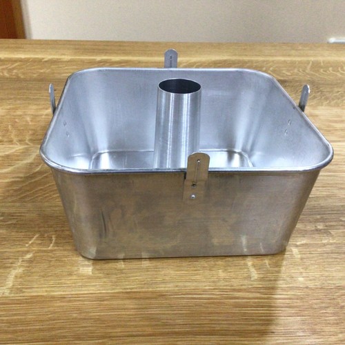 Vintage Aluminum 9” x 9” x 4” Square 2 Piece Angle Food Cake Pan with Feet - Picture 2 of 11