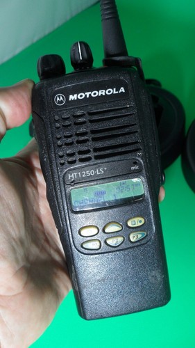 2 X Motorola HT1250 LS+ UHF 450-512MHz 4W 32CH Radiotelefony dwukierunkowe AAH25SDH9DP7AN - Zdjęcie 3 z 9