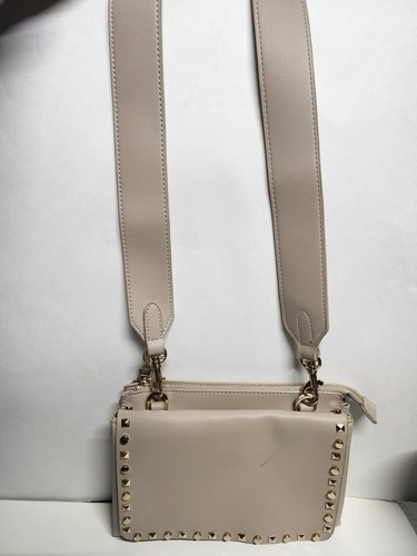 Bolso de Hombro Mark & Hall Mujer Mediano Taupe Bandolera Cuero Tachonado - Imagen 1 de 11