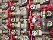 (1) Milwaukee Valve 1176 1/2" Gate Valve 200 SWP 400 WOG 1/2 In. Threaded BRONZE