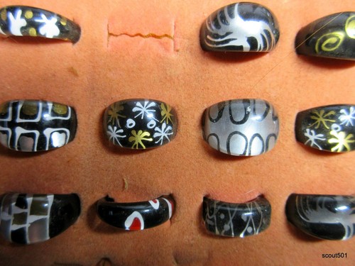 Lot 37 Vintage Modern Art Reverse Hand Painted Lucite Rings Assorted Sizes - Picture 7 of 10