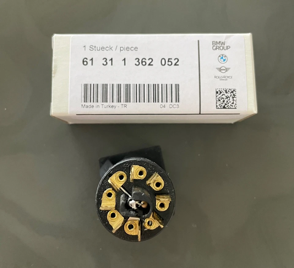 Interrupteur de feux de detresse Bouton Warning 61 31 1 362 052 BMW E21 - Photo 3/3