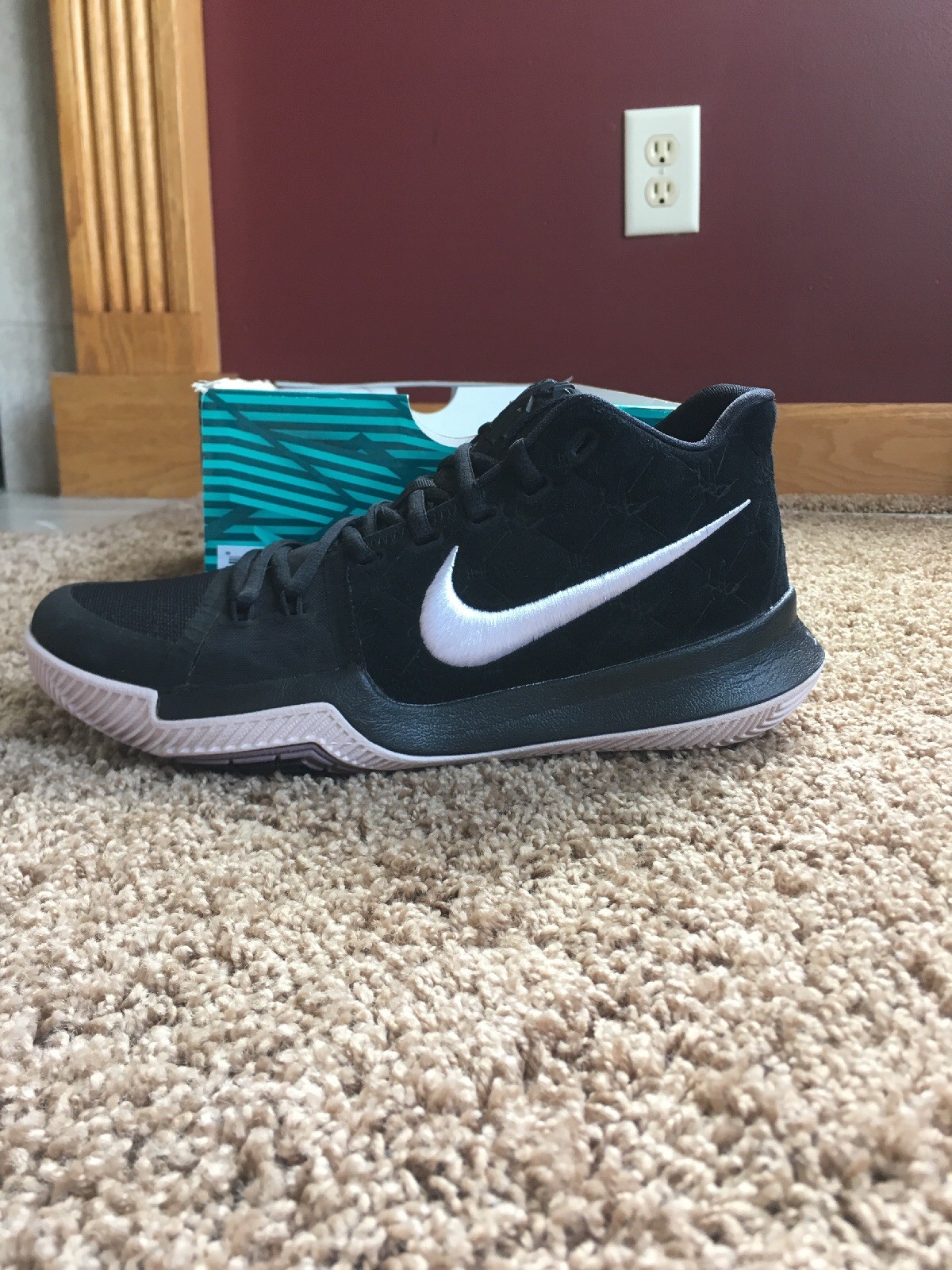 Nike Kyrie 3 “Silt Red” Size 8 Black/white 852395 010 Nike Kyrie 3 “Silt Red” Size 8 Black/white 852395 010