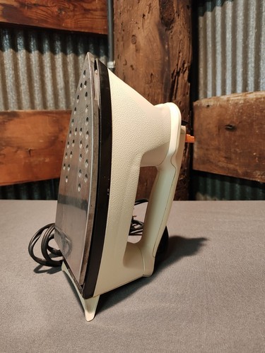 Ferro da stiro per vestiti Black & Decker Light n' Easy Steam Dry *Testato e funzionante* - Foto 5 di 12