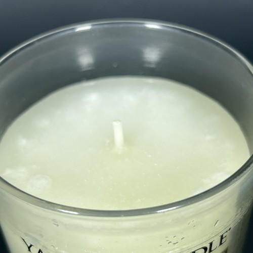YANKEE CANDLE 7oz White Christmas Hard To Find! - Picture 2 of 4