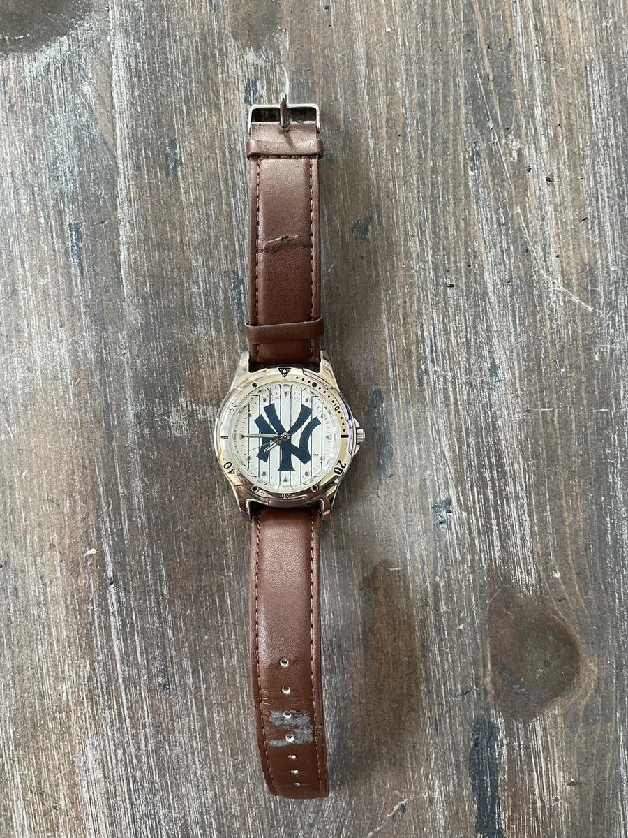 NEW YORK YANKEES GAME TIME BASEBALL QUARTZ ANALOG WATCH