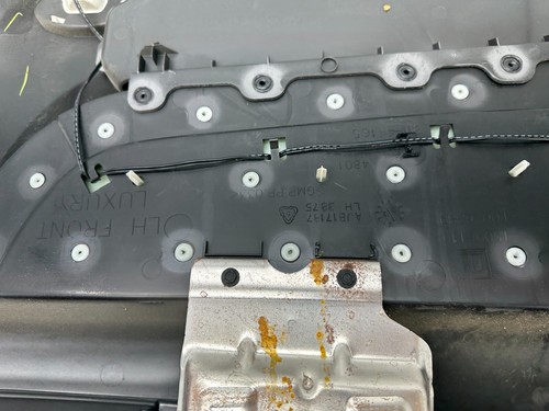CADILLAC ESCALADE ESV 07-08 FRONT LEFT DRIVER LEATHER DOOR PANEL COVER TRIM CARD - Imagen 8 de 10