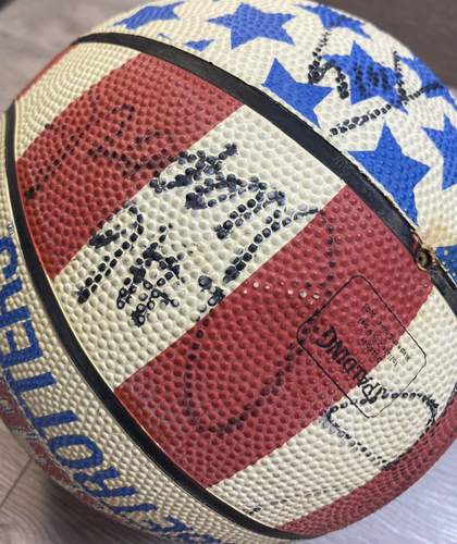 Vintage Harlem Globetrotters Signed Full Size Spalding Basketball No COA - Picture 6 of 7