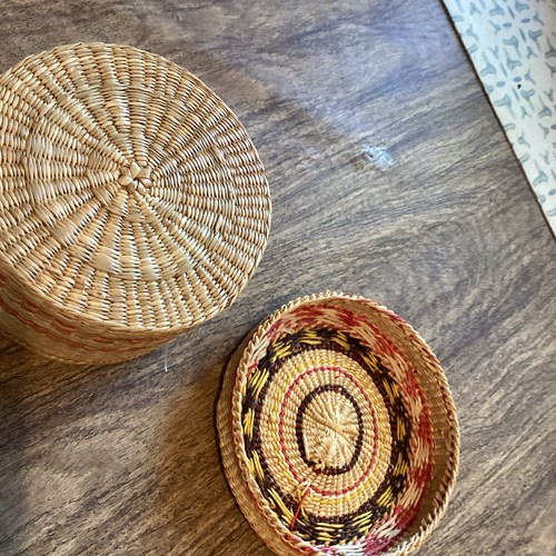 Vintage Hand Woven Sweet Grass Round Basket W/ Lid 5”W 3”H STUNNING - Picture 4 of 4