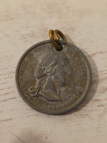 Vintage Viertelgröße George Washington gelochte Medaille 1. Präsident USA 1789-1797 - Bild 2 von 3