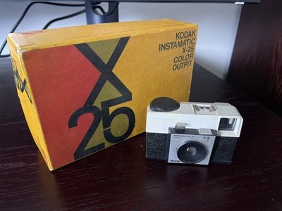 Kodak Instamatic X-25 Color Outfit Camera & Original Japanese Box & Manuel 