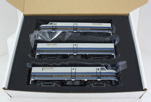 Proto 2000 Baltimore & Ohio FA2 A-B-A Diesel Locomotive Set 2 Powered Set 2 - Picture 18 of 18