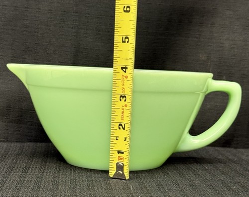 Vintage Fire King Green Jadeite Oven Ware Mixing/Batter Bowl with Pour Spout 8” - Picture 10 of 13
