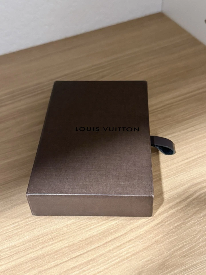 Pulsera de cuero para hombre Louis Vuitton Blue Ocean con cierre magnético Foto 2 de 4