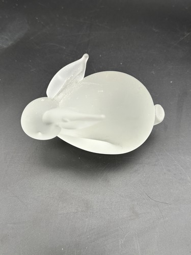 VINTAGE CROWNING TOUCH FROSTED SATIN GLASS RABBIT FIGURINE PAPERWEIGHT 3" LONG - Picture 3 of 6