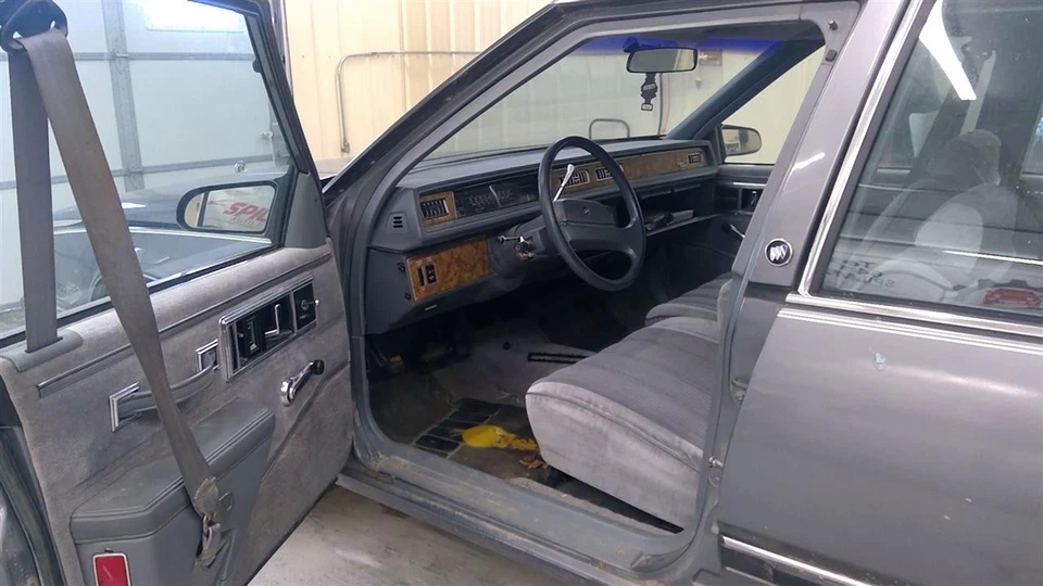 Luz trasera derecha pasajero sedán excluyendo tipo T compatible con 86-89 LESABRE 1686645 Foto 2 de 4