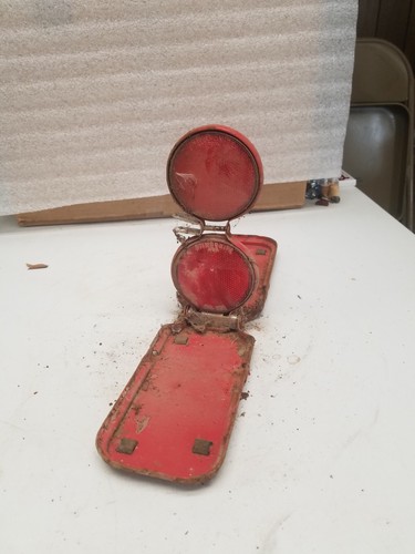 Vintage Red Emergency Roadside Reflectors Set of 3 Folding Base Frame (V) - Picture 9 of 9