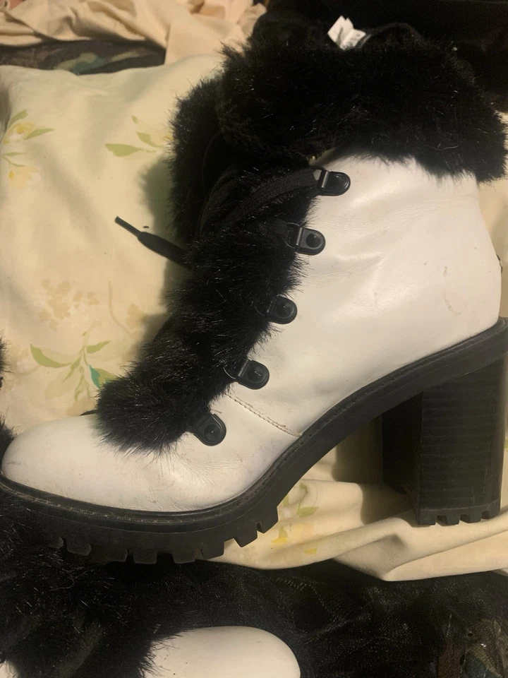 Botas de combate Guess para mujer con ribete de piel negra y cuero Galway blanco al tobillo talla: 7 Foto 2 de 2