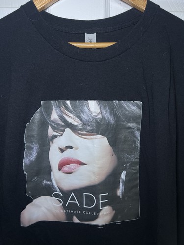 Camiseta SADE The Ultimate Collection Hombre Talla 3XL Negra Gráfica - Imagen 4 de 4