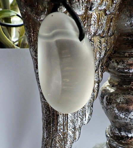 SCHMUCK-STCK BERGKRISTALL Heil Stein GEBOHRT Freeform ANHÄNGER matt Lederband - Picture 3 of 3