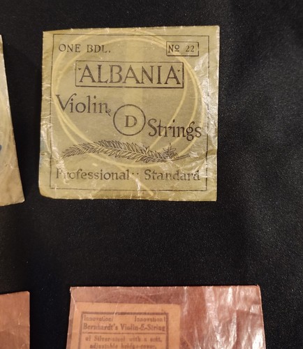 LOTTO corde per violino antiche NUOVE vintage La Bernhardt's Melodia Sterling & Albania - Foto 7 di 11