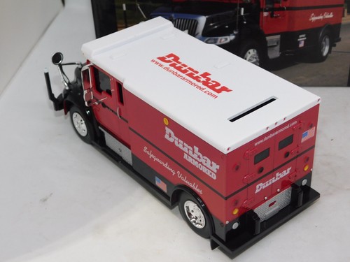Dunbar Armored 2003 International Armored Truck 2004 Ertl Bank 1/24 - Bild 3 von 4