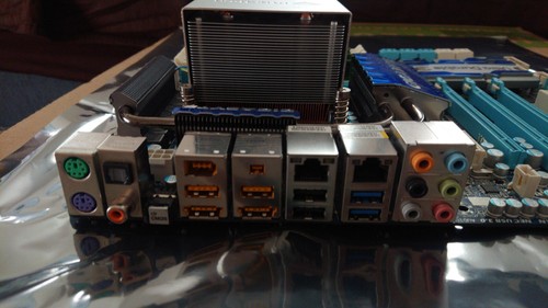 Intel i7-960 + Gigabyte GA-X58A-UD5 (READ for CONDITION and RAM) - Picture 3 of 4