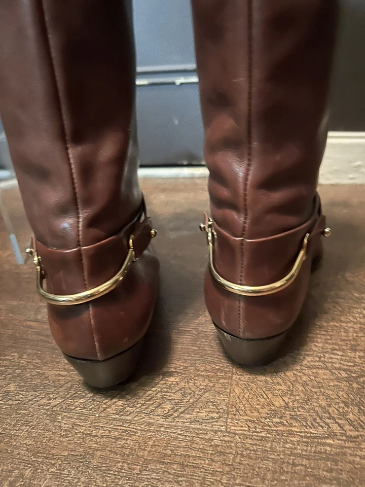 Bota de montar Joan And David marrón con agitación dorada Foto 2 de 4