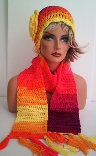 SET CAPPELLO E SCIARPA LUMINOSO MULTICOLORE ALL'UNCINETTO A MANO FIORE BERRETTO TESCHIO BERRETTO DA SCI - Foto 4 di 6