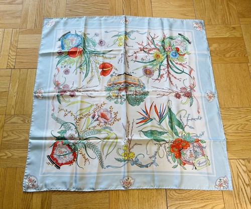 Vintage Gucci V. Accornero Flora 100% Silk Blue Yellow Floral Scarf - Picture 6 of 6