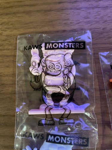 KAWS General Mills Monstruos Figuras Conjunto De 4 Juguetes En Mano! ¡NUEVO PRECINTADO! Trusted - Imagen 4 de 9