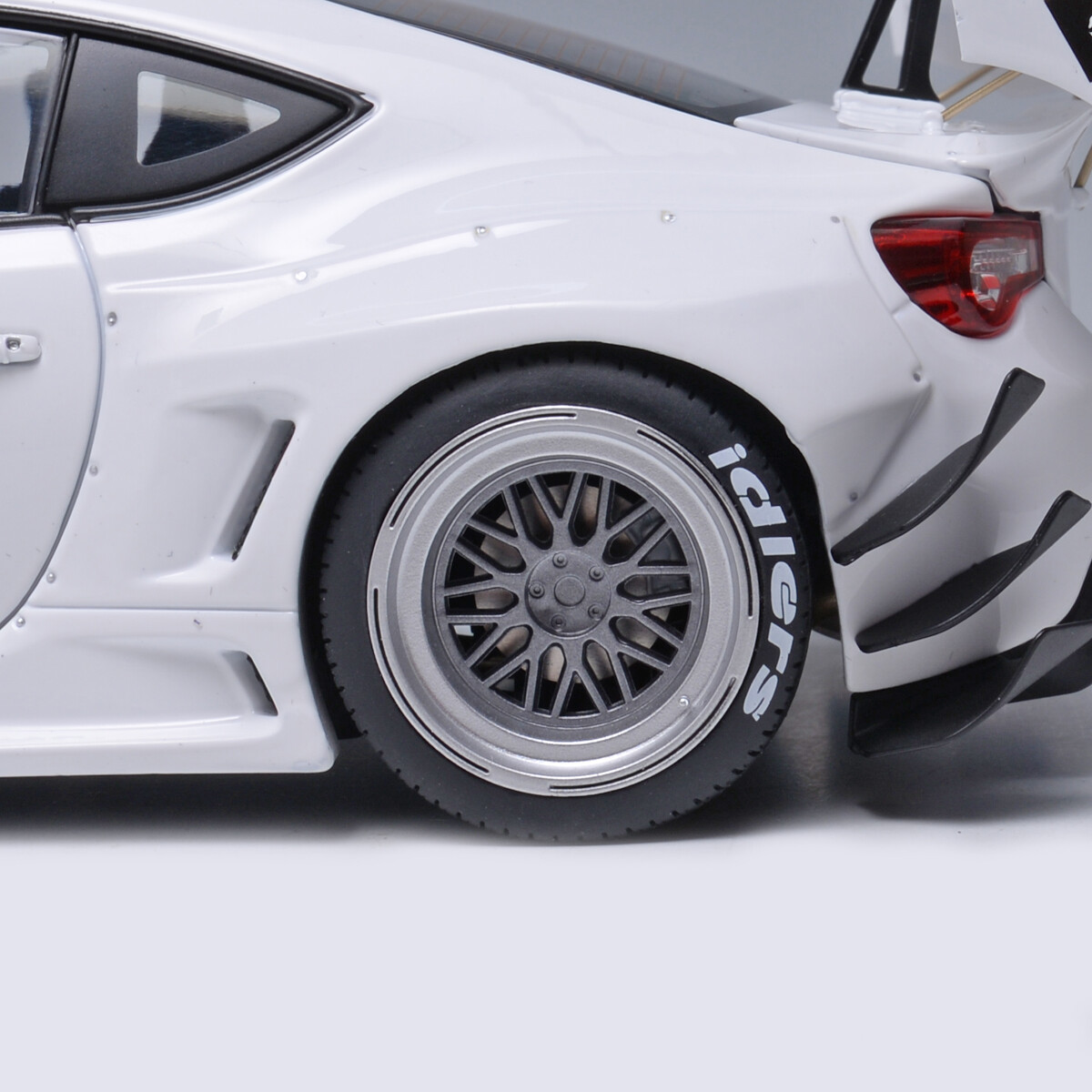DCN 1:18 TOYOTA 86 PANDEM V3 Wide Body Limited Diecast Model