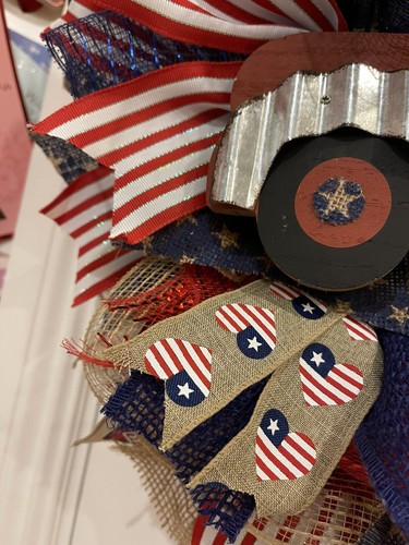 “Red Truck” Patriotic WREATH Red, White and Blue wreath 26” VERY FULL JULY 4th - Picture 4 of 10