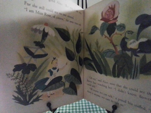 Disney's ALICE IN WONDERLAND THE GARDEN OF LIVE FLOWERS Little Golden Book 1st - Picture 7 of 10