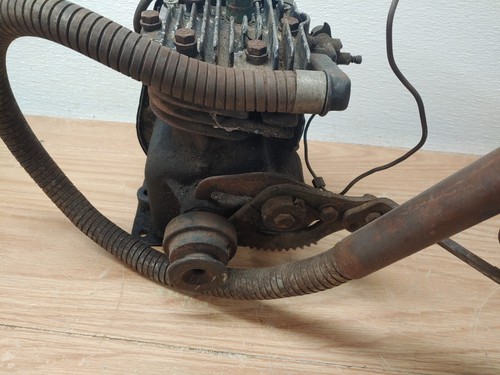 Vintage Briggs & Stratton WMB Kickstart Engine - Parts or Repair - Spins Freely - Picture 5 of 11