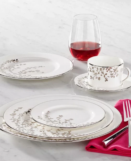 Ajuste de 4 piezas Kate Spade New York Gardner Street Platinum H1152 Foto 3 de 3