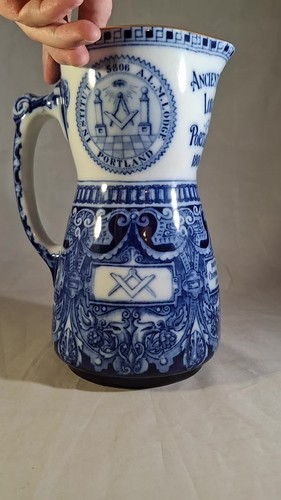 Symbolic Royal Doulton Flow Blue Centennial Masonic Jug 1806 1906 Portland Maine - Video 1 von 1