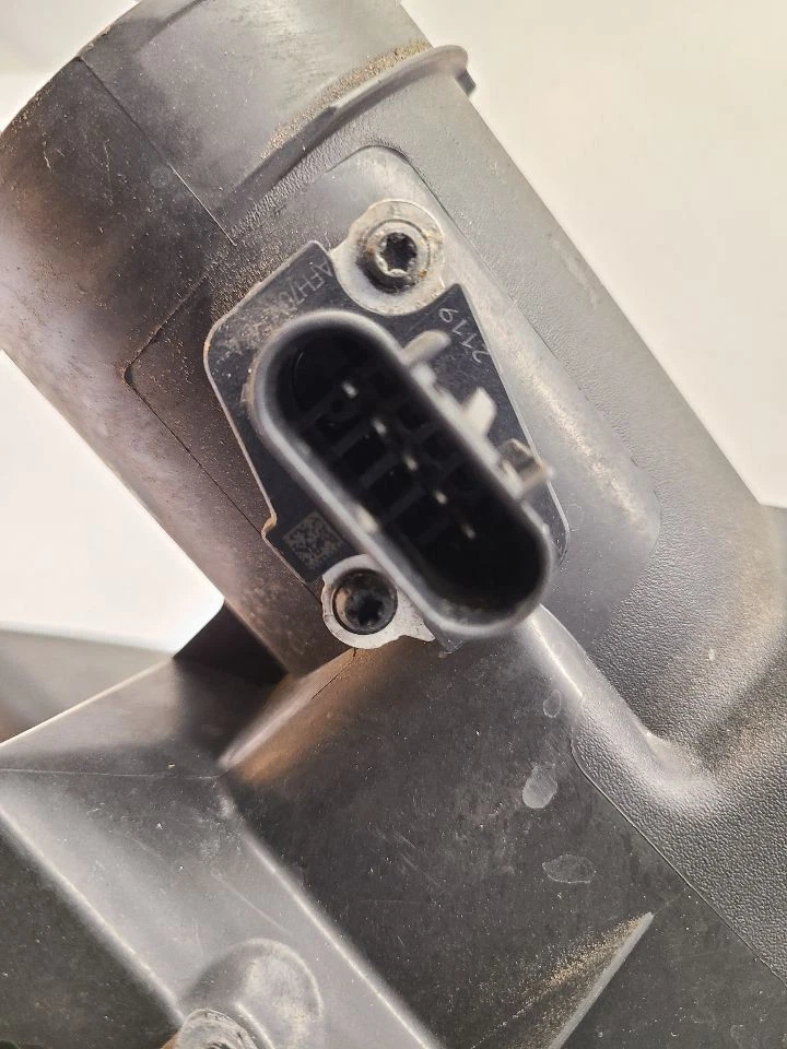 2014 2015 2016 2017 BUICK REGAL  Air Cleaner 2.4L  - Image 2 of 4