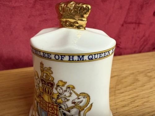 Aynsley Bell to Commemorate the Silver Jubilee of H.M. Queen Elizabeth II 1977 - Picture 8 of 10