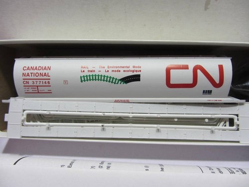 Inter Mountain HO Scale CN Environmental 4-Bay Covered Hopper Kit CNEM-14 - Picture 1 of 4