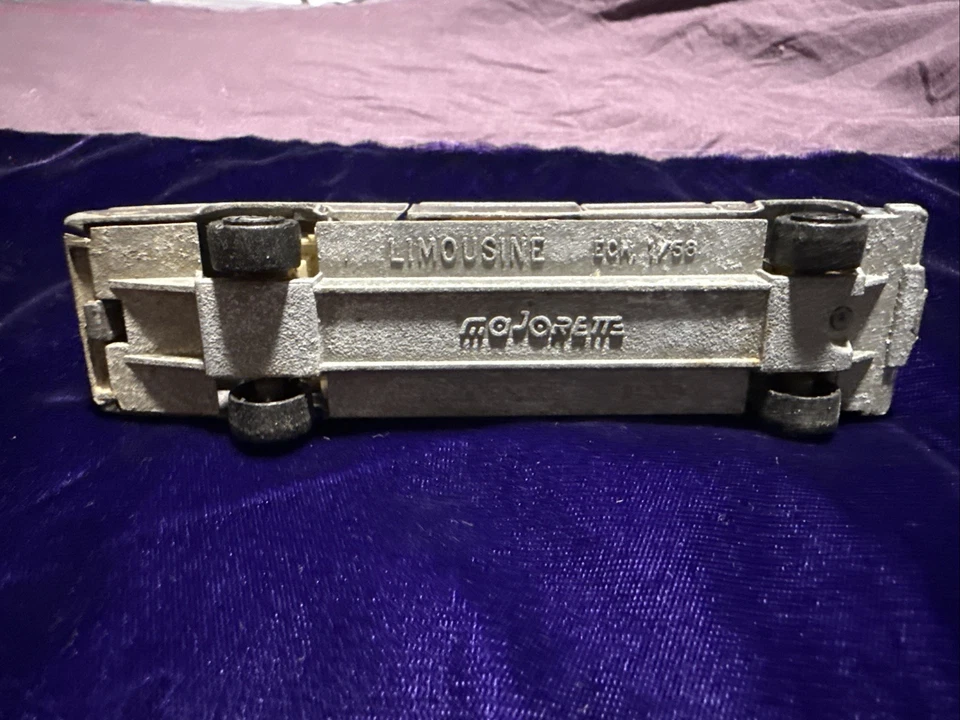 Gray 339 Limousine Majorette 1/58 Scale Diecast Car 012224AST2-C1 - Image 4 of 4