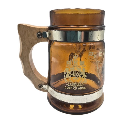 Taza de vidrio ámbar Canadá RCMP mango de madera detalles dorados 20 oz capacidad 5" de alto - Imagen 3 de 10