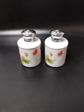 Vtg. "The Toscany Collection Japan" Wild Strawberries Salt & Pepper Shaker Set