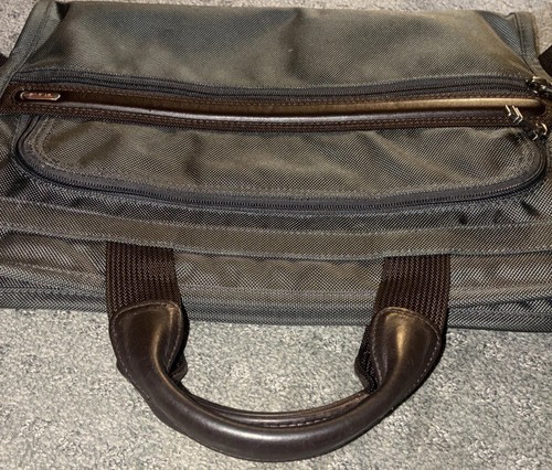 Tumi Alpha Slim Slip olivgrün - Lederbesatz / Griff / Riemenpolster schön selten - Bild 9 von 12