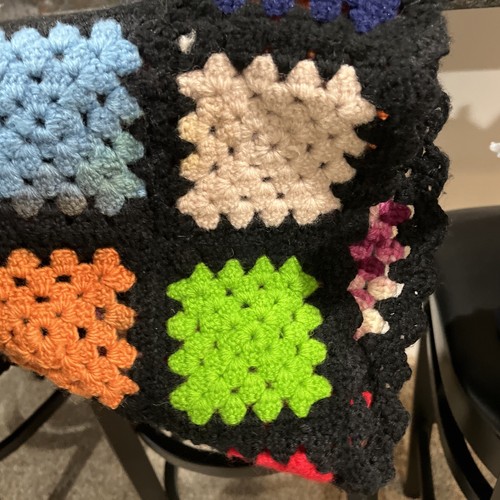 VINTAGE HANDMADE "Granny Square” - Big Bang Crochet Afghan 52in. x 44in. Nice - Picture 4 of 5